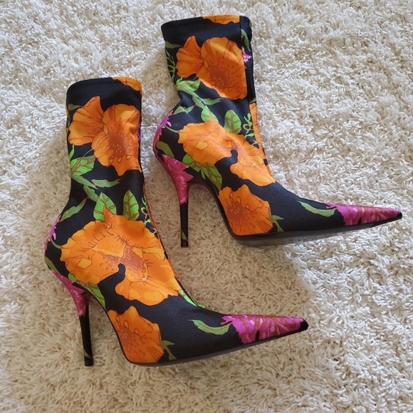 ✖️SOLD✖️ Auth BALENCIAGA floral knife boots - Picture 3 of 13